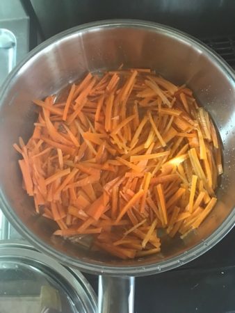 金針菜のクコの実和え