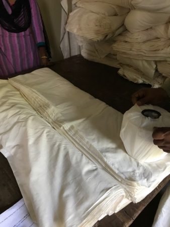 シリカ糸を手織り